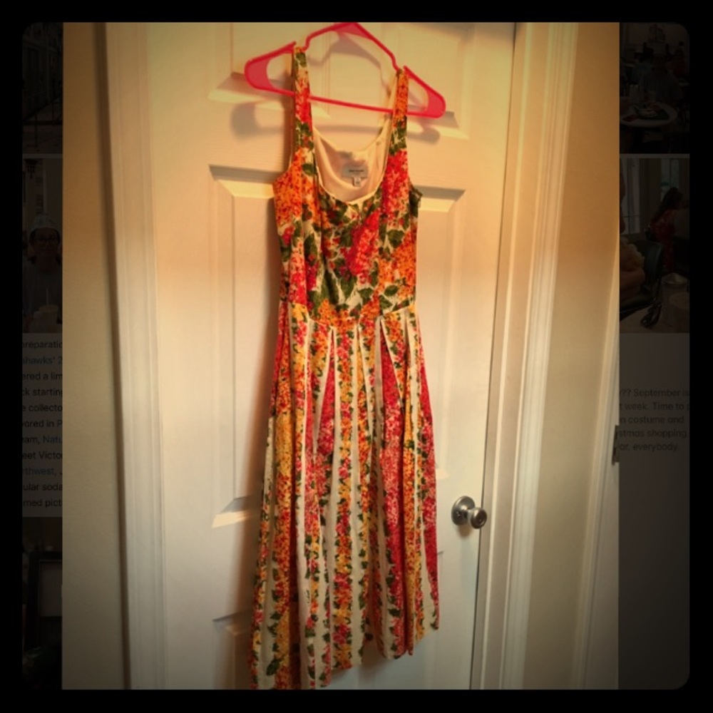 Floral tiki summer dress w pockets